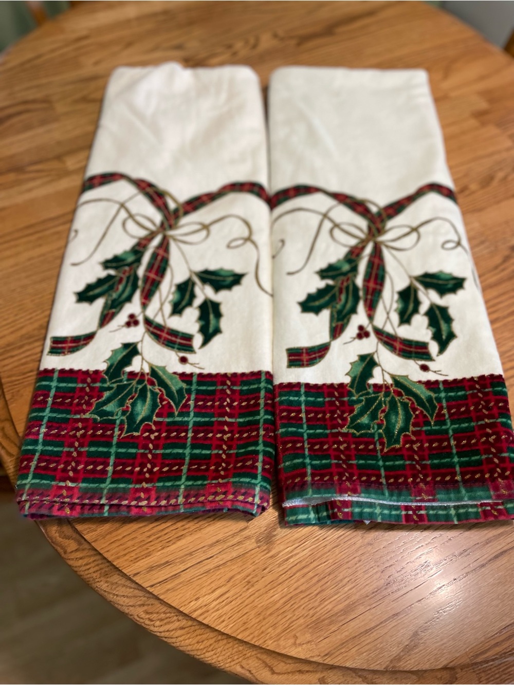Lenox Holiday Holly Plaid Bath Towels - White and Green set of 2